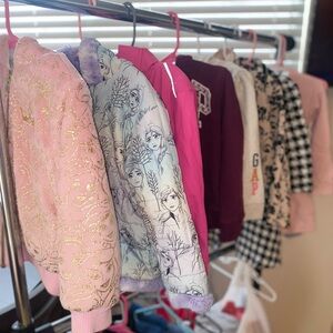 Good condition girls cloths sizes 3-4 bundle